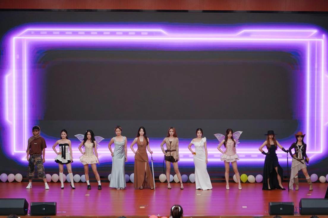 走秀《青春万花筒.