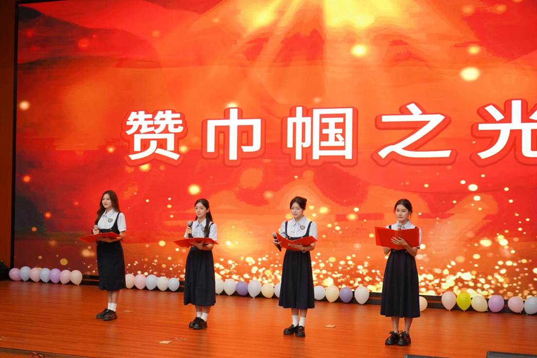 朗诵《赞巾帼之光》 (2)