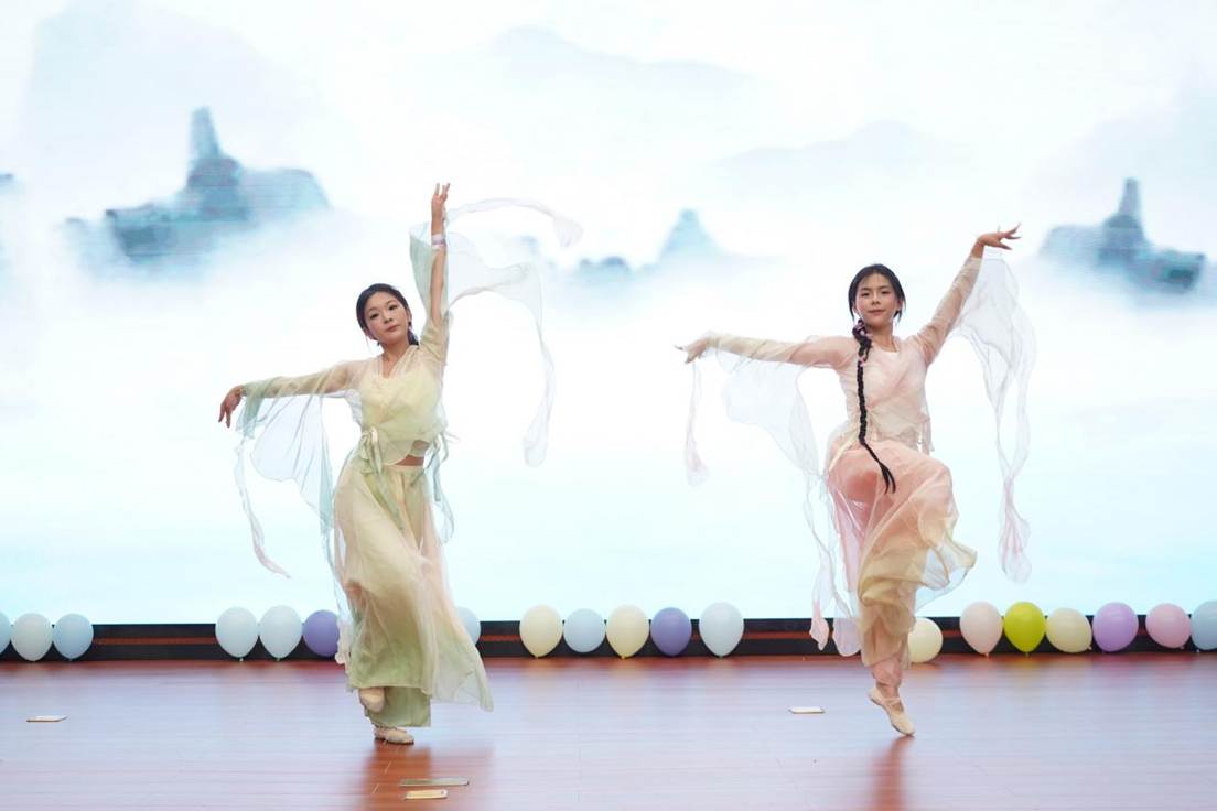 舞蹈《满庭茶香,“她”绽芳华》